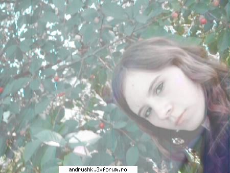 D3v!l_Andr@ - me..si..un copac..:)) tot poza facuta de - Poze with us