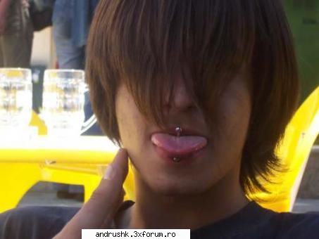 The one made of deramz..adik SIMi! - YO pe terasa tavernei :P - Poze with us