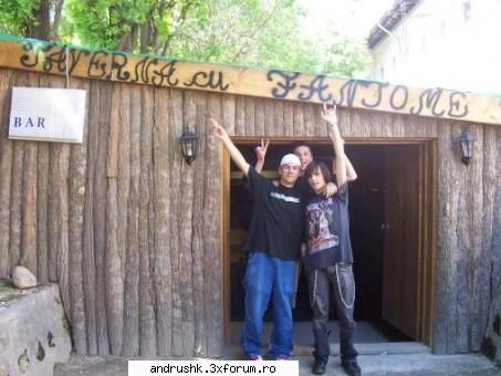 The one made of deramz..adik SIMi! - YO cu 2 amici in fatza tavernei ;)) - Poze with us